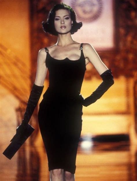 shalom harlow 90s runway.